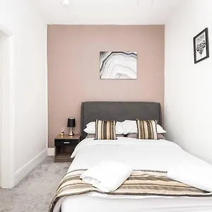 Holiday home The Queen Vic - Near The Racecourse, York